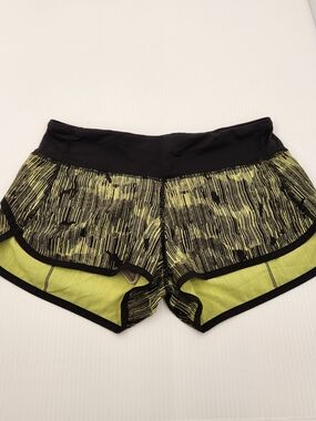 Lululemon Speed Up Low-Rise Lined Running Shorts - Size 4 - Yellow/Black Pattern
